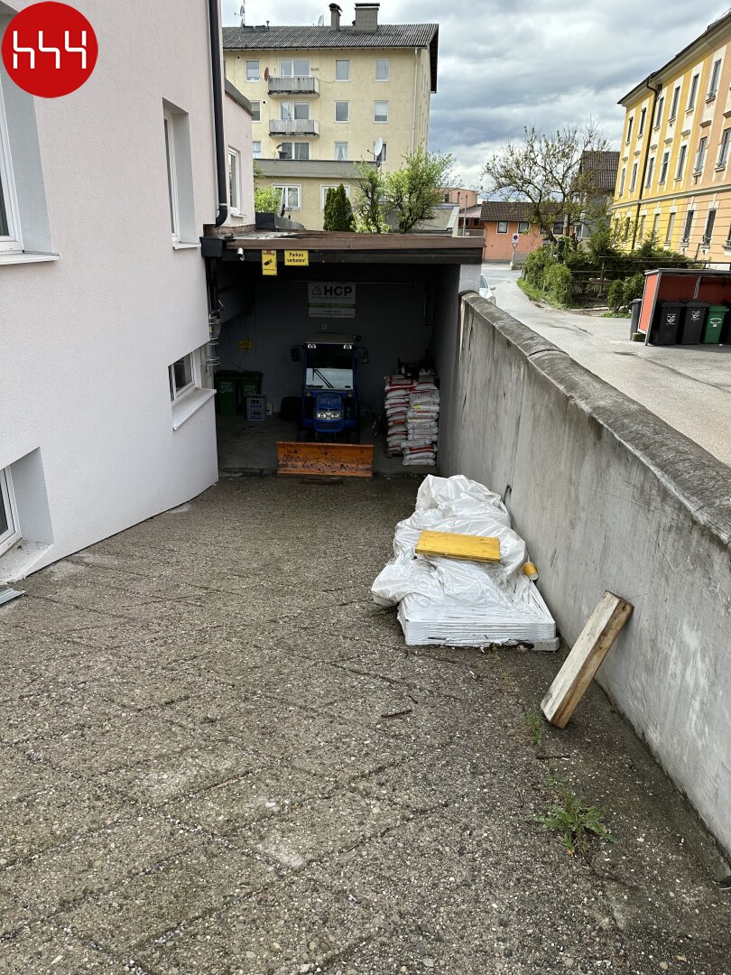 Lager und Garage in zentraler Lage.