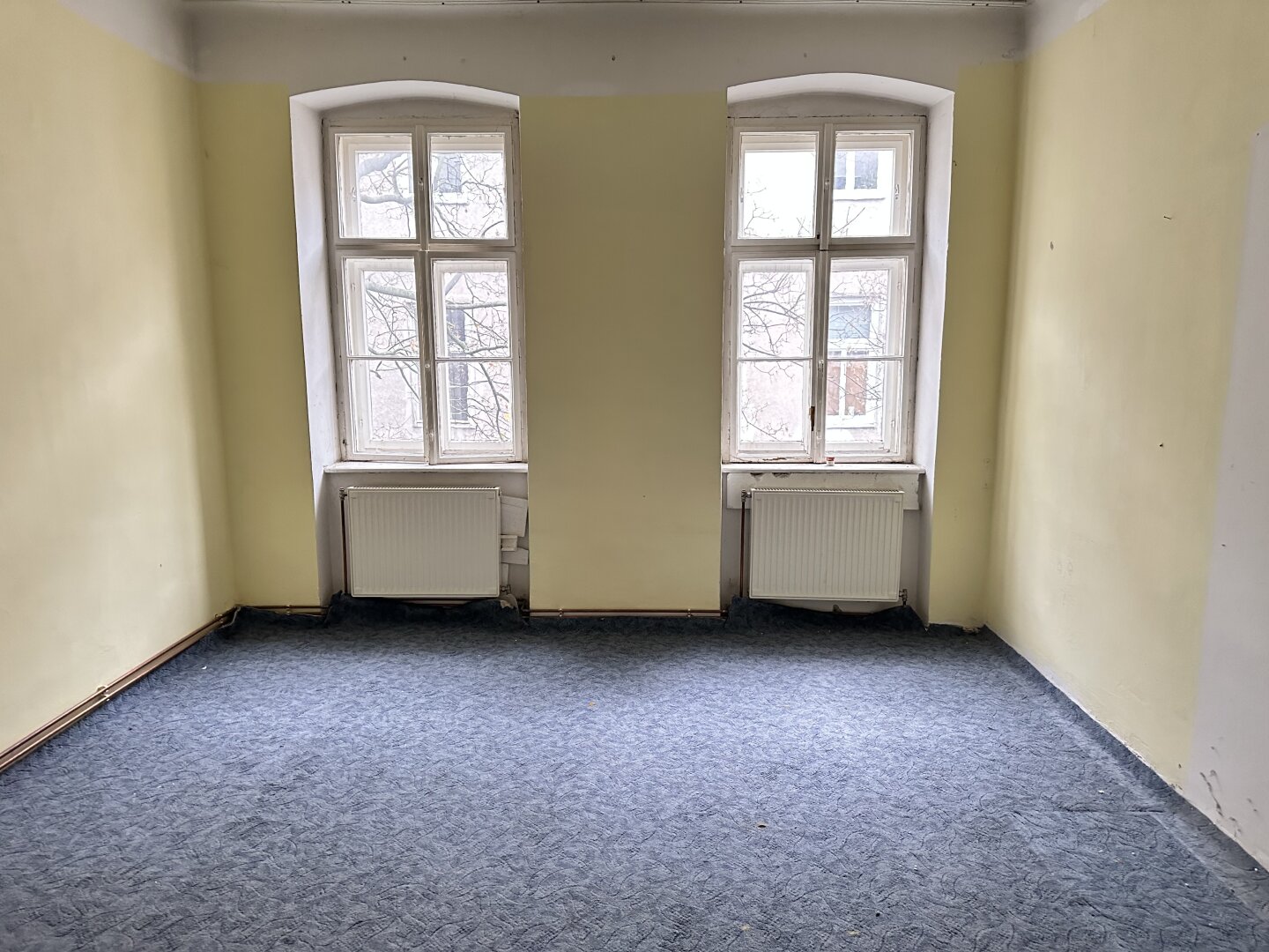 Kleine Wohnung hofseitig + Therme + 4. Stock (ohne Lift) + Lugner City/U6 Burggasse
