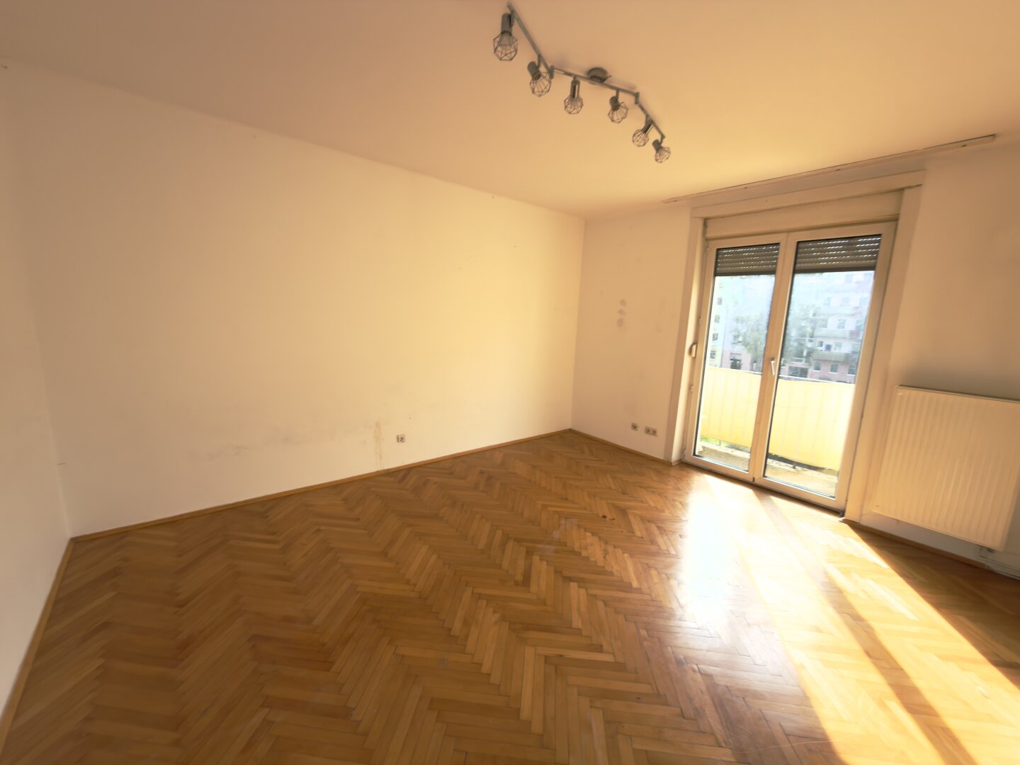 Helle 1-Zi-Wohnung mit Balkon und möblierter Küche in Judenburg, ab sofort verfügbar