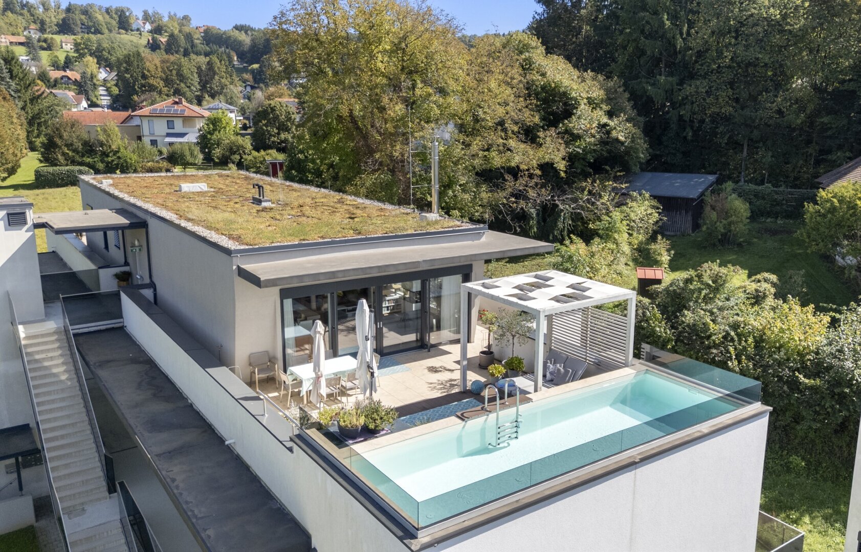 Traumhafte Penthouse-Wohnung mit privatem Pool auf der Dachterrasse