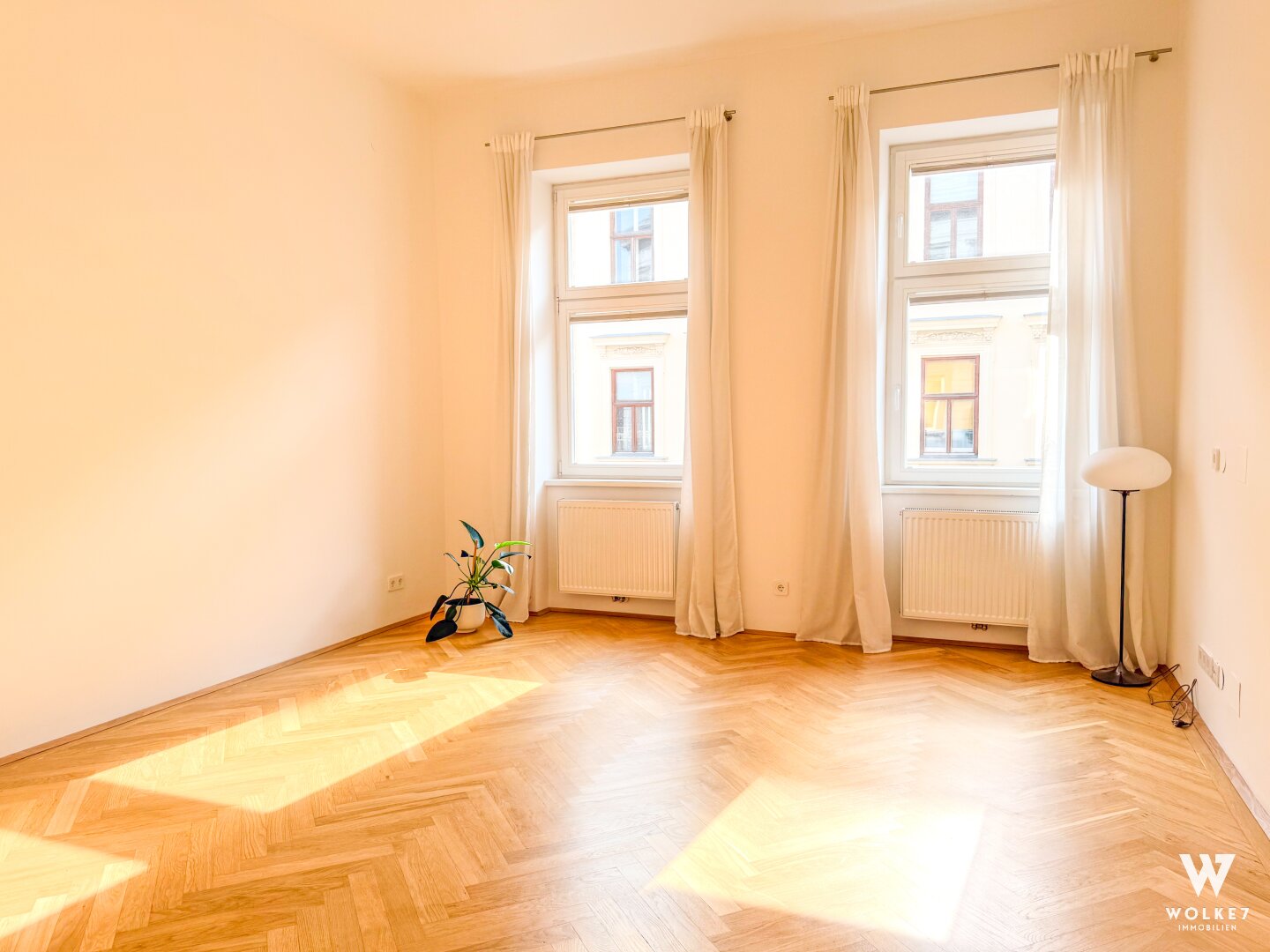 Stilvoller Altbau mit LIFT –  saniert und zentral gelegen I Nähe Eurospar I Nähe AKH | Klimaanlage I Hochwertige Küche I Balkonzubau möglich