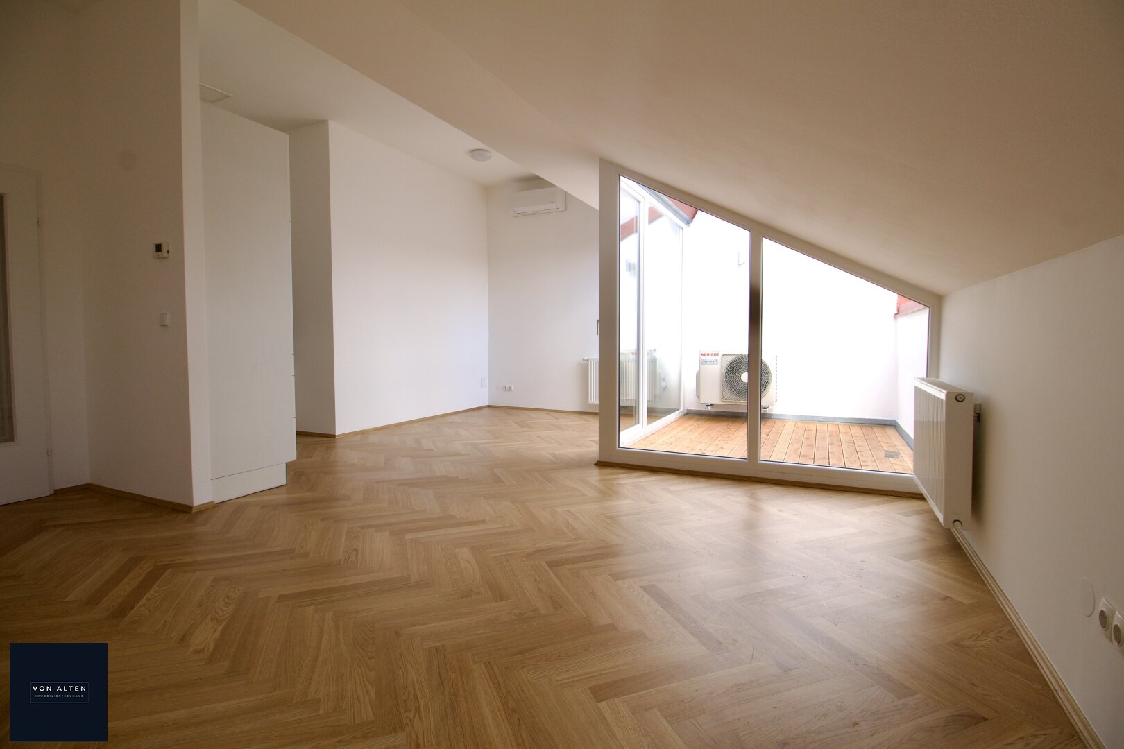 Dachgeschosswohnung mit Terrasse und Loggia in ruhiger Lage!