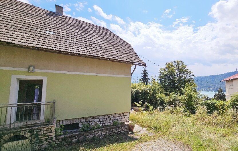 Seeblick - Einfamilienhaus mit 1.285 m² Sonnengrund in Pörtschach am Wörtherseee!