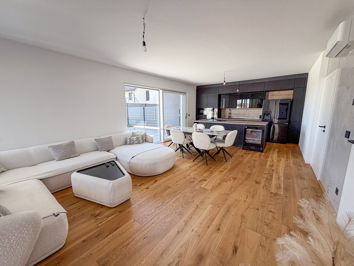 Exklusive 3-Zimmer-Gartenwohnung mit großzügiger Terrasse und modernem Wohnkomfort