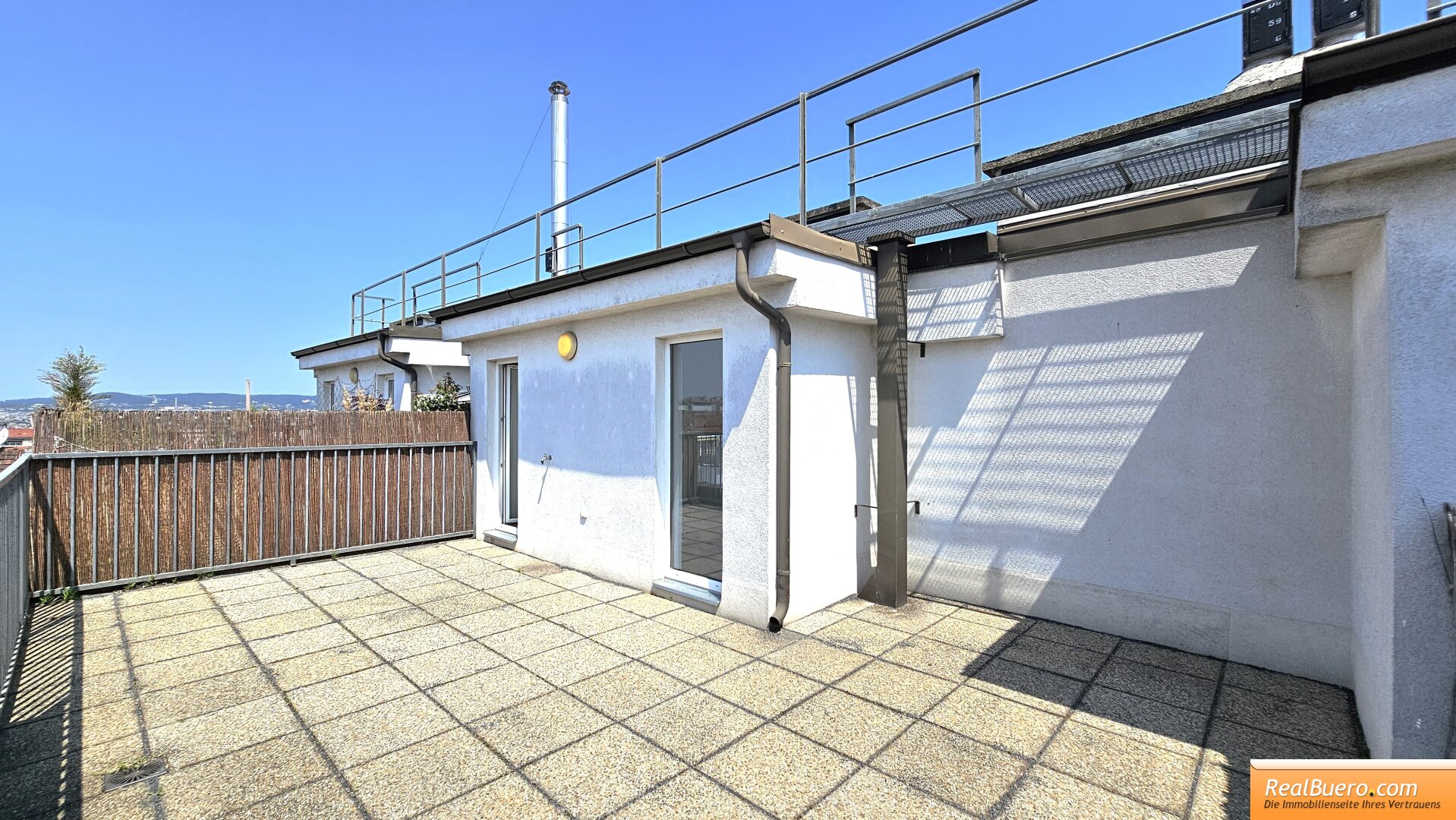 DACHGESCHOSS: GROSS - TERRASSENTRAUM IN DER ANGELIGASSE, OPTIONAL MIT KFZ PLATZ