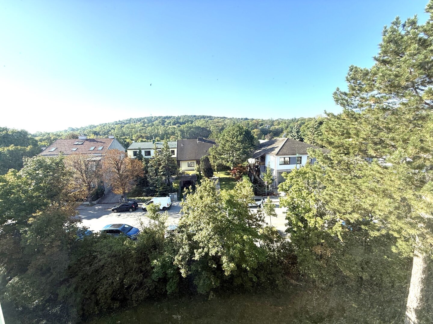 Helle Dachgeschoßwohnung in Mödling mit schönem Grünblick auf den Anninger