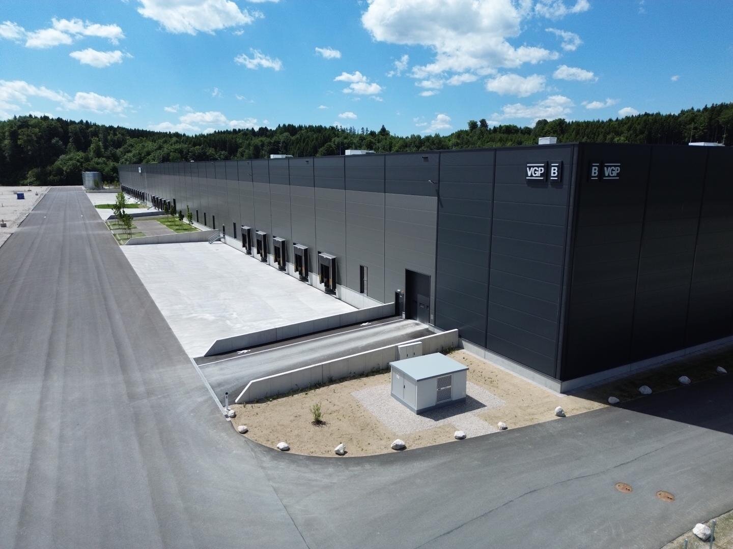 Top Lage Expansion direkt an der A1 / Laakirchen West! Industrie- / Gewerbehallen, Widmung B von ca. 2.350 - 4.700 m² Flächen im VGP Park Ehrenfeld zu vermieten - Schnellbezug möglich!