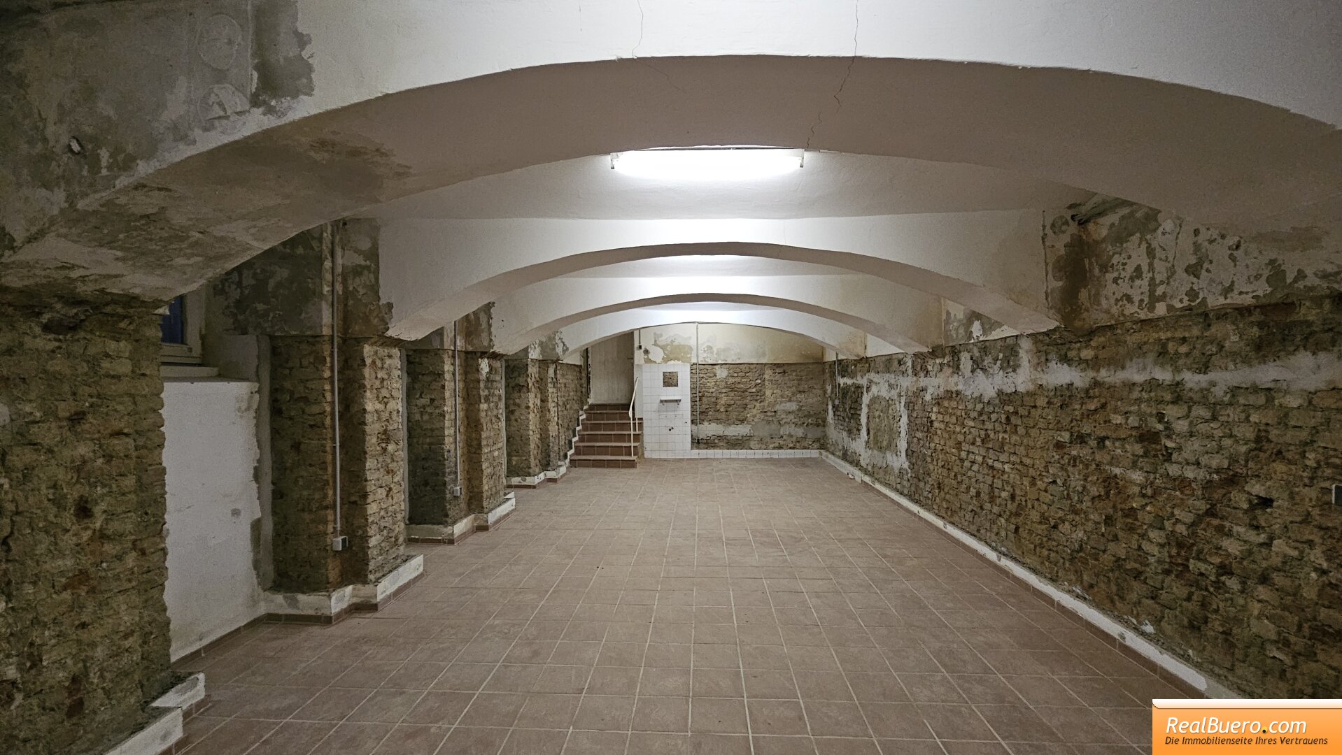 HALBSOUTERRAIN IN DER ERDBERGSTRASSE NÄHE U3