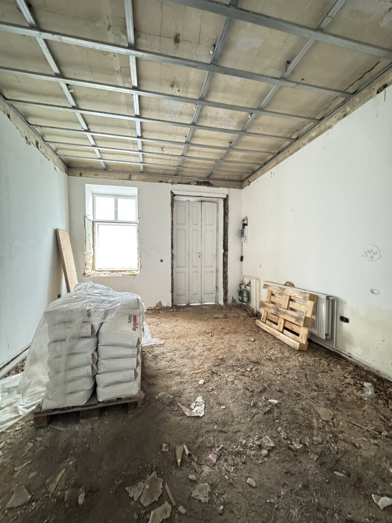 Charmante 1-Zimmer-Altbauwohnung mit Entwicklungspotenzial – Nähe U6 Gumpendorfer Straße