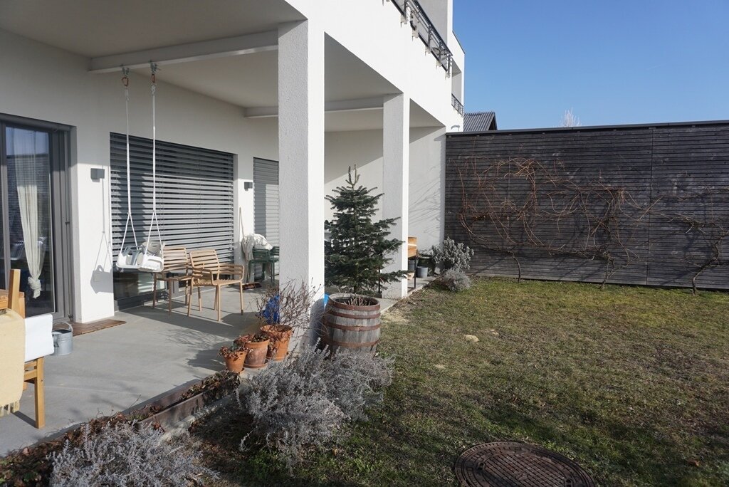 Gartenwohnung mit überdachter Terrasse / Top 2