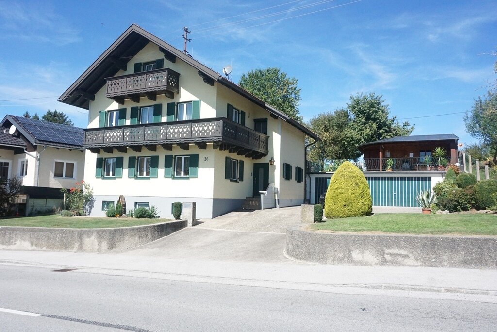 Gepflegtes Wohnhaus in zentraler Lage für Gartenliebhaber