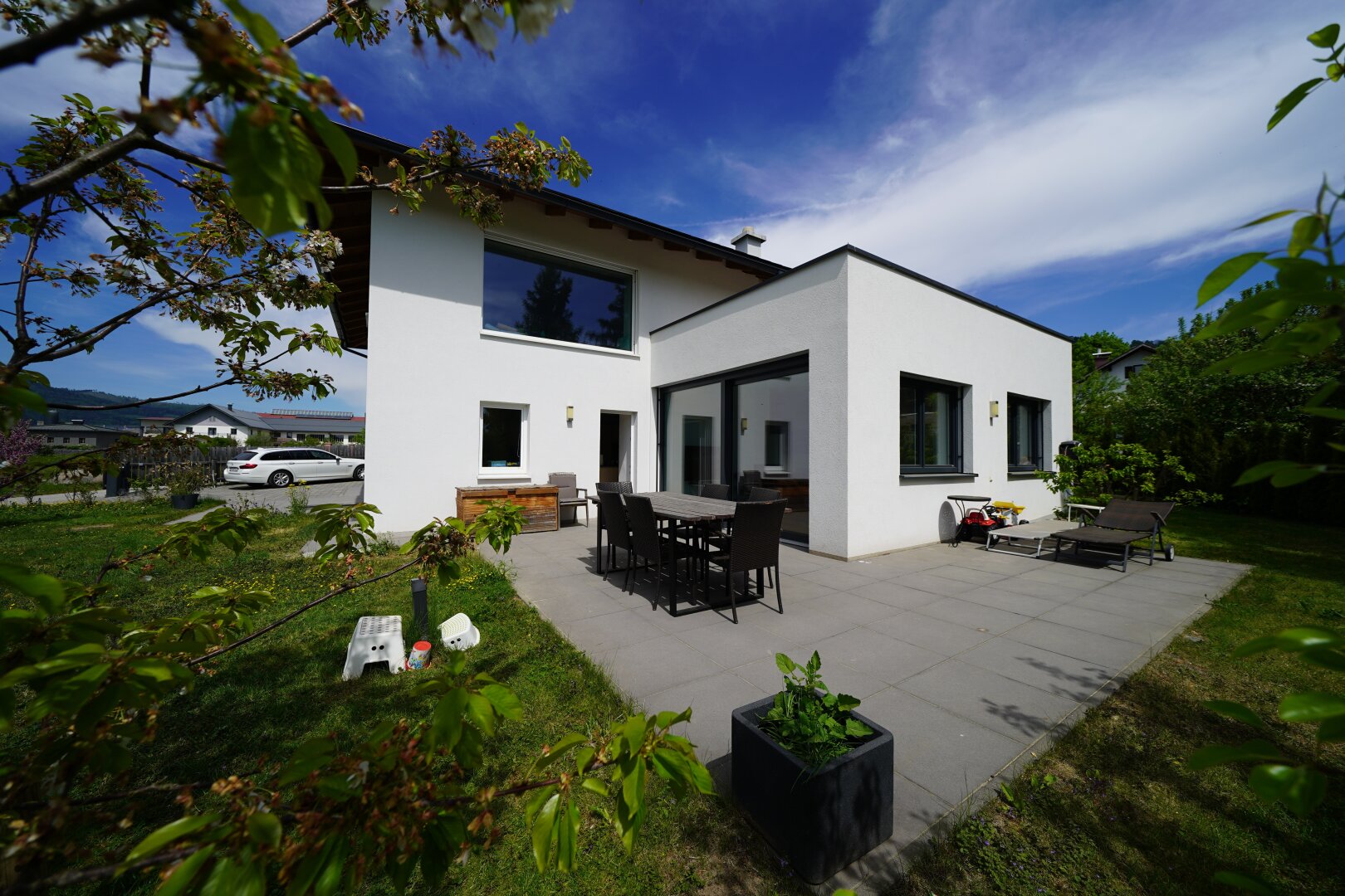 Modernes Einfamilienhaus mit Freiblick
