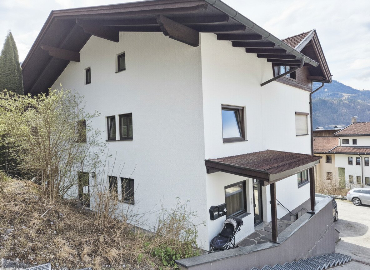 Top-Anlageobjekt !Schönes  Mehrfamilienhaus mit 3  parifizierten Wohnungen