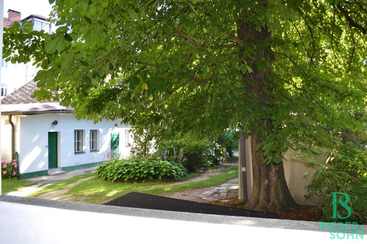 Blick ins Grüne! Zentrumsnahe Loggia-Wohnung - WG geeignet! Garagenplatz!