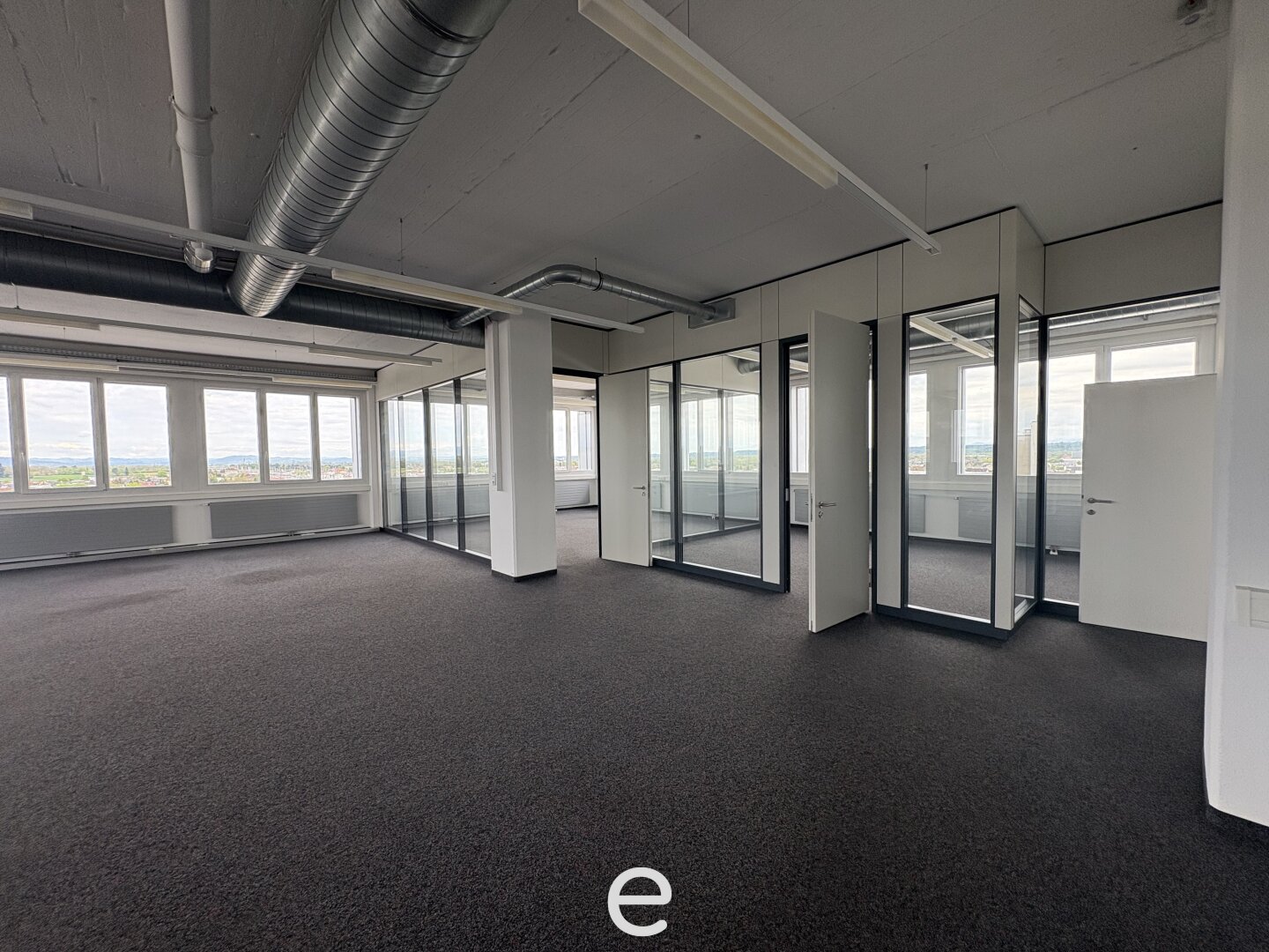 Repräsentatives Büro mit transparentem Raumkonzept – rd. 303 m² Bürofläche zu mieten!