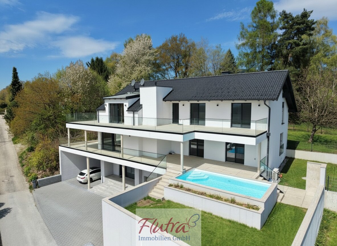 Luxus Villa mit 2 Einheiten und jeweils einem Pool, Terrasse, Doppelgarage uvm. in Altlichtenberg!