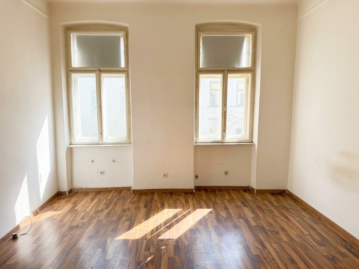 Renovierungsbedürftige 2-Zimmer-Wohnung mit Stadtblick
