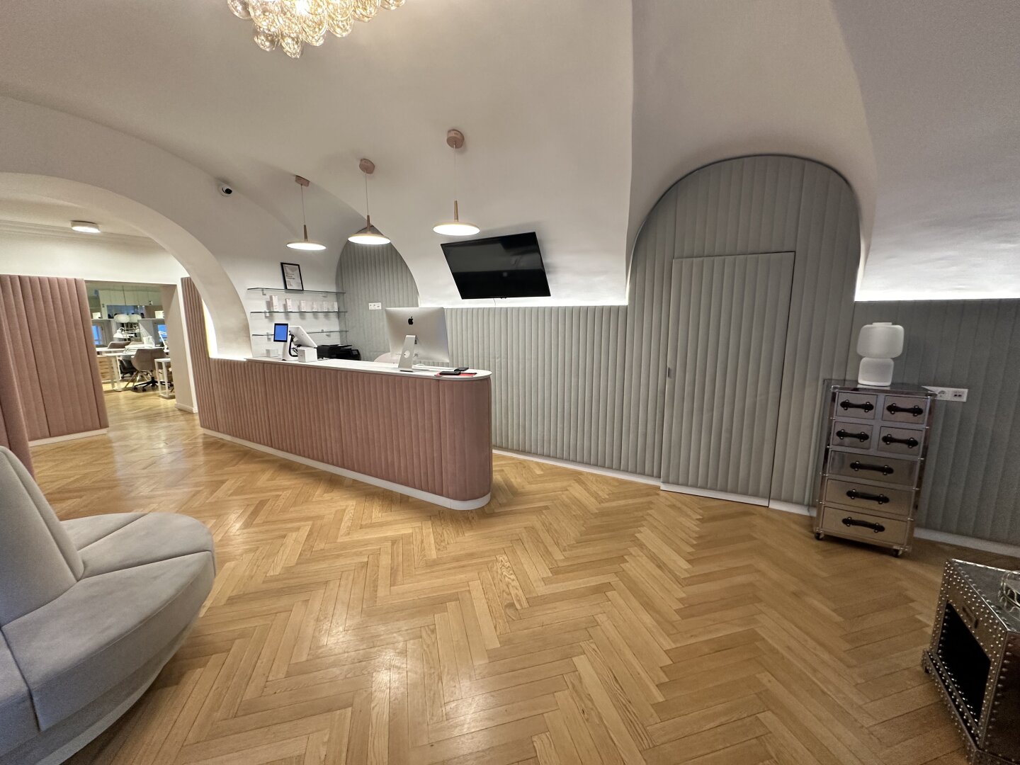 Topsaniertes Geschäftslokal - Schönheitssalon im Herzen Wiens – vielfältige Nutzungsmöglichkeiten auch für Kanzleien, Ärzte, etc.