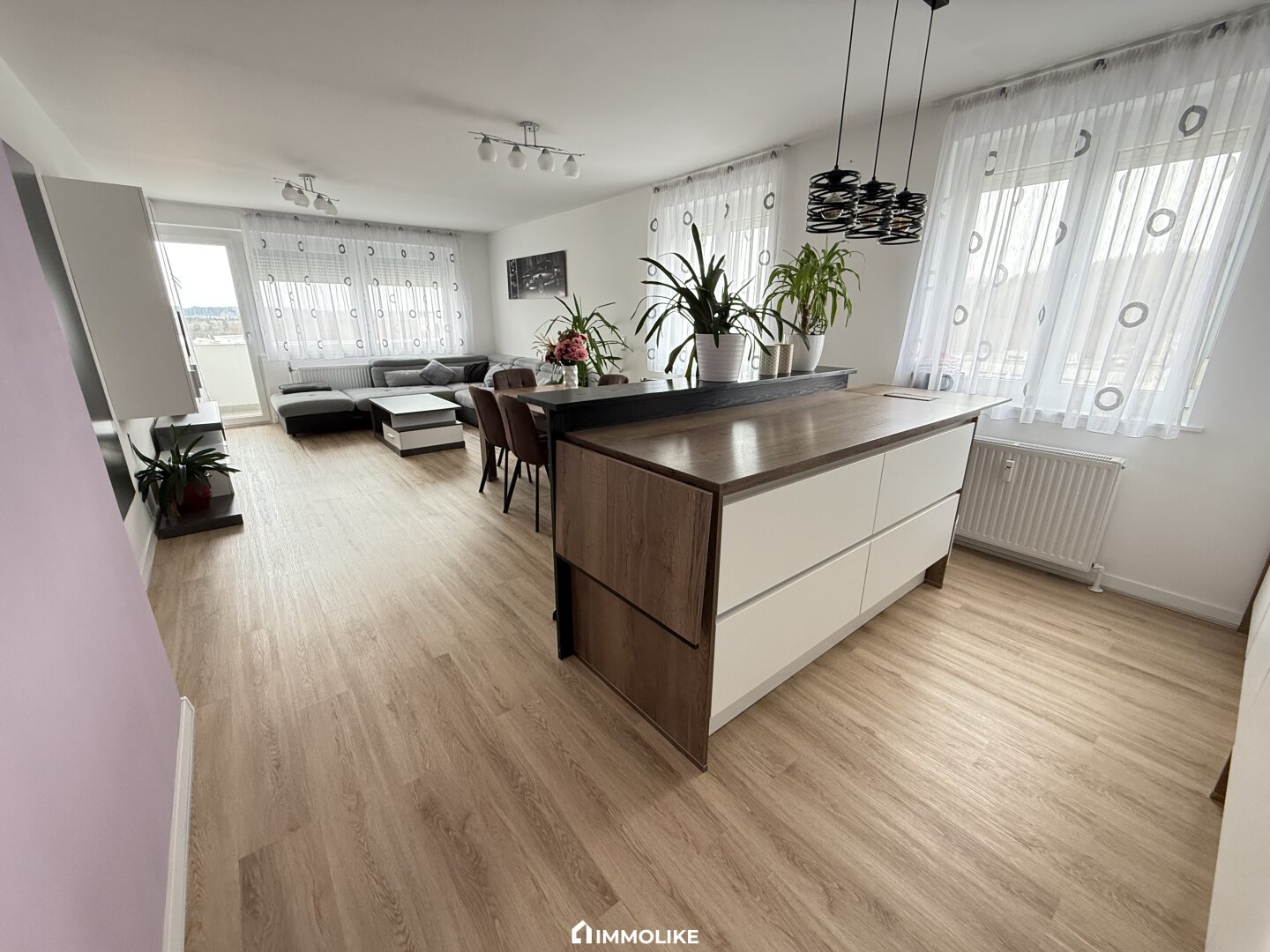 Top aufgeteilte, sanierte 4-Zimmer-Wohnung | Loggia | Lift | oberstes Geschoss | Weitblick