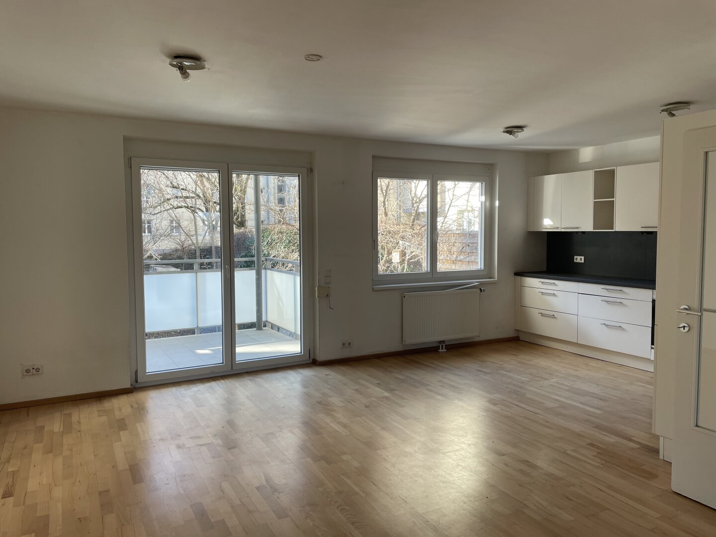 Renovierungsbedürftige Etagenwohnung zzgl. 8,25 m² Balkon am Handelskai!