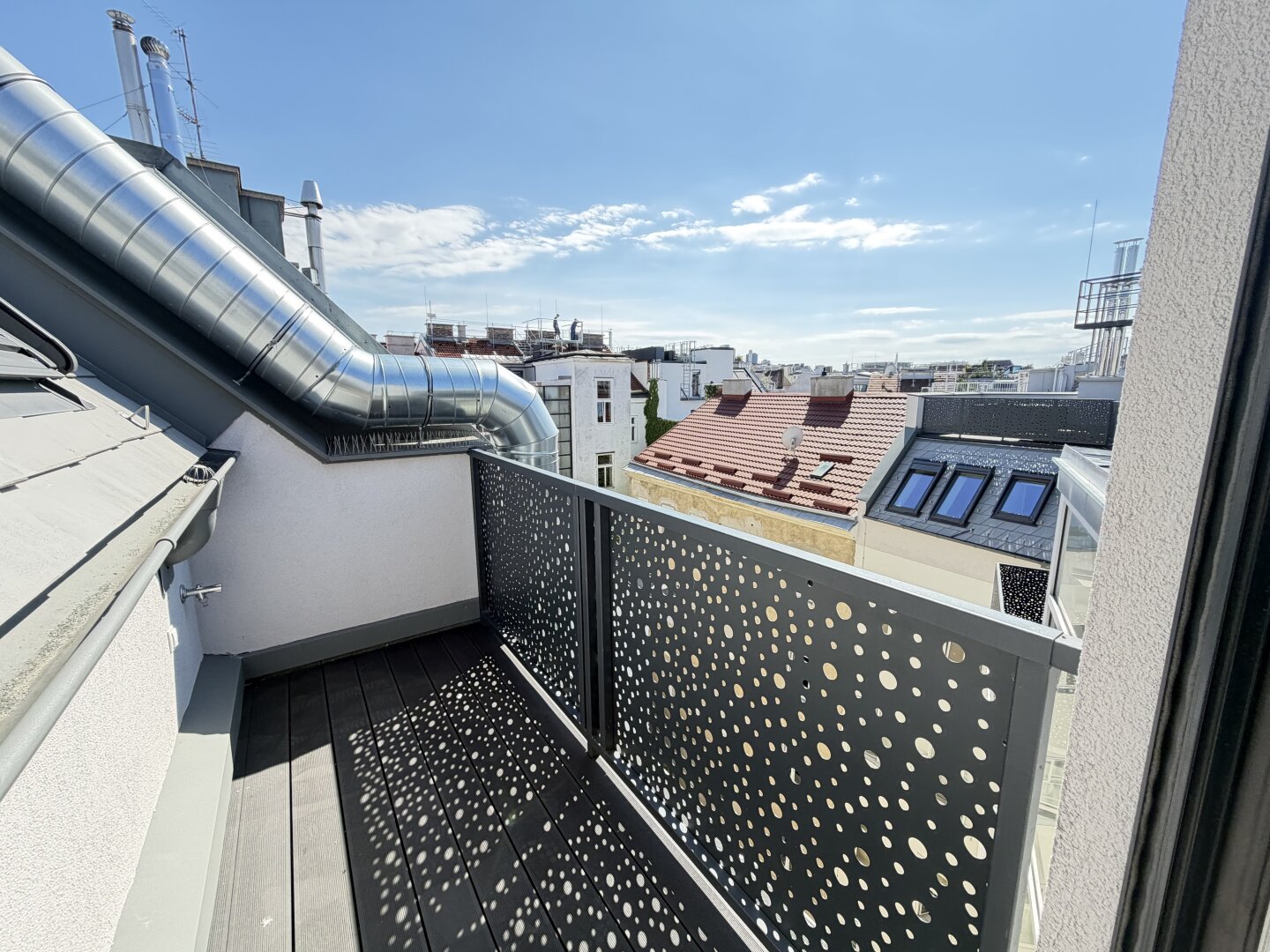 Wohnen mit Stil – Exklusive Dachgeschosswohnung mit Terrasse & Loggia am Siebenbrunnenplatz