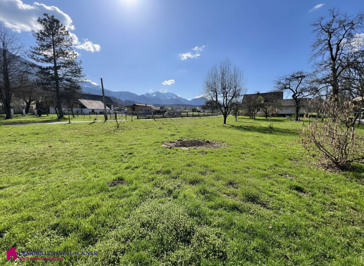 Sonniges Grundstück in schöner dörflicher Lage mit Ausblick
