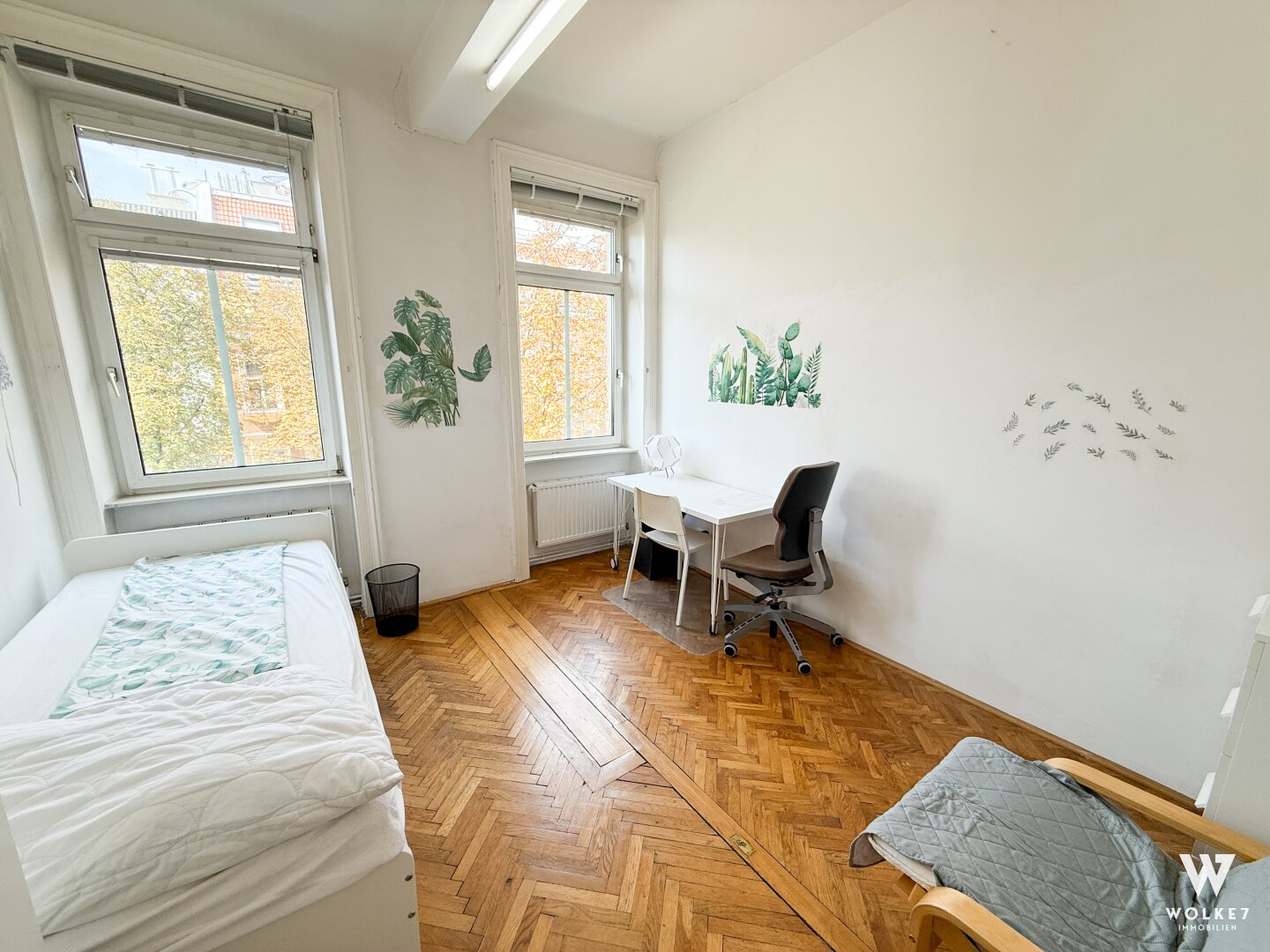 Sonnige, stilvolle Altbauwohnung im sanierten Gründerzeithaus – ideal für WGs oder Familien