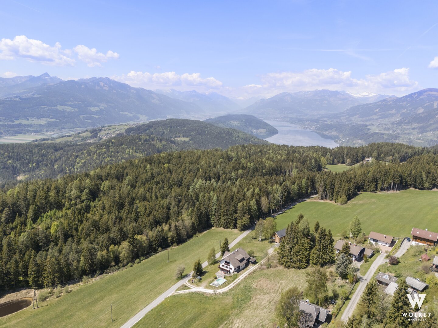 Apartmenthaus mit Weitblick, Pool und touristischem Potenzial