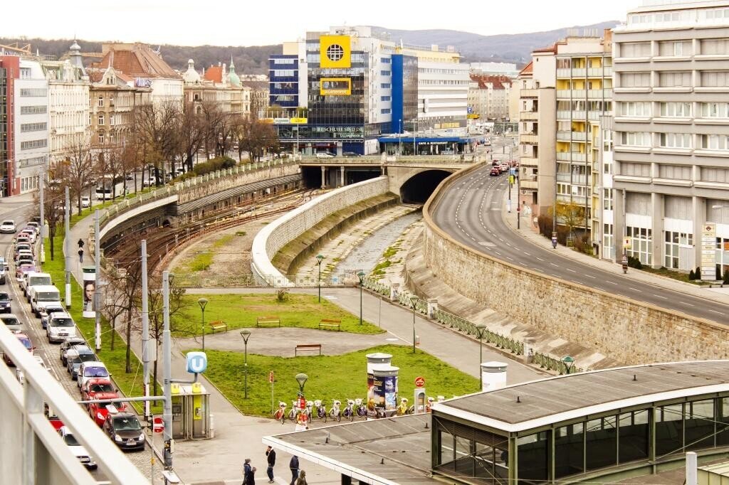 Kostengünstige Hobbyräume direkt bei U4/U6 Station