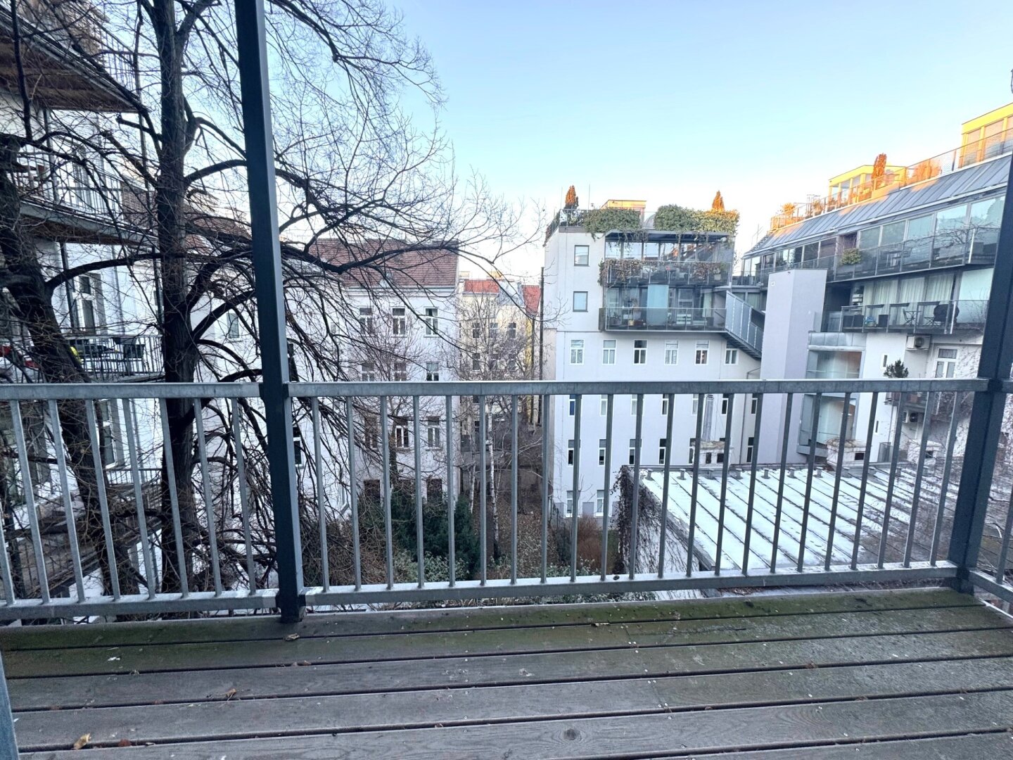 Großzügige City Residence mit zentrumsnahem Altbaucharme, Freifläche & Grünblick