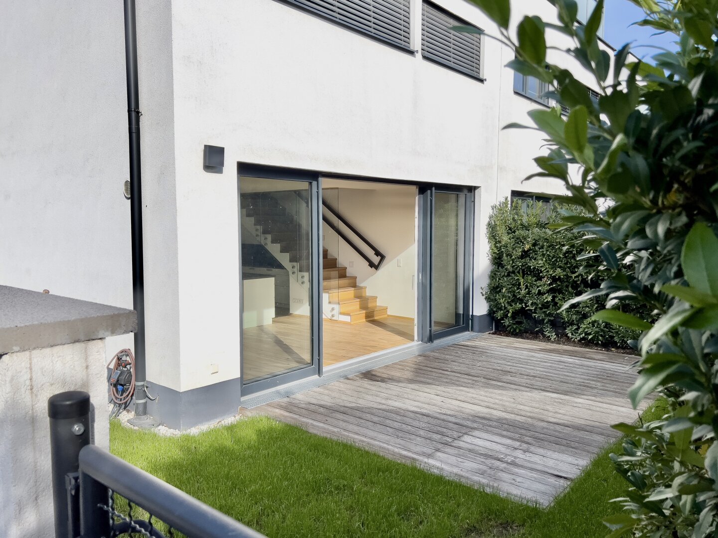 Nähe Golfclub Fontana - Großartige, moderne Doppelhaushälfte mit eigenem Garten & KFZ-Abstellplatz