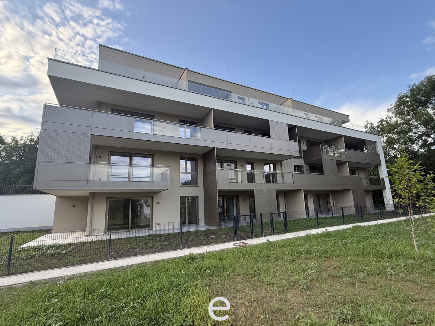 Wohnen am Farnholz - Wohnung 1.OG/TOP 2.10 mit Loggia/2TGP inklusive