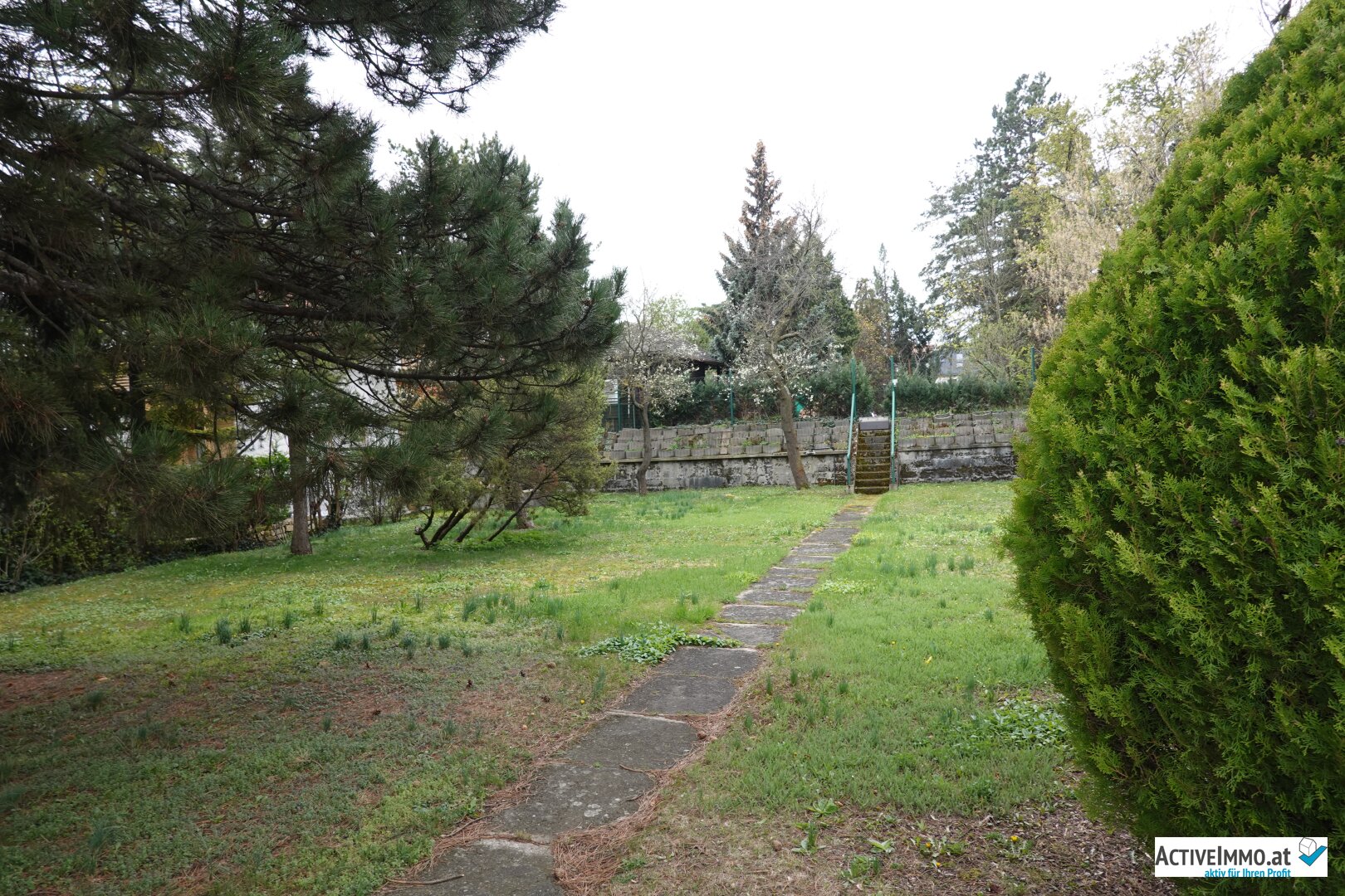 Zentrum Brunn am Gebirge, Baugrundstück mit Altgebäude und attraktiver Grünlage